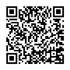 和乌雨琪等三位美女有说有笑骑着自行车离开了酒吧二维码生成