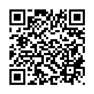 和冰蓝色的美丽长发形成鲜明对比二维码生成