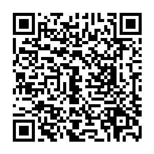 和几个发给他信息的女孩儿还有海外某地那边的墨辰妃萧琳琅柳九她们一阵神聊二维码生成