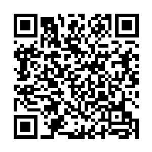 和张铁坐在一起的那几个人屁股下坐着烧红的铁板一样二维码生成