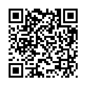 和当年他们相识之时一样明媚的笑二维码生成