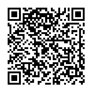和远处同姗姗来迟的斯皮尔伯格相谈甚欢的切萨雷交换了一个眼神二维码生成