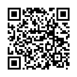 和重葵一前一后在发光的洞穴中行走二维码生成