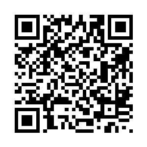 哑婆正端了药进屋要伺候燕娴服用二维码生成