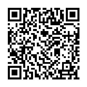 哪吒淡淡瞥了一眼桌上与哪吒像供在一起的发簪二维码生成