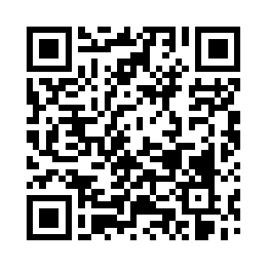 唐可乐一坐下就拿出了几个矿泉水瓶子二维码生成