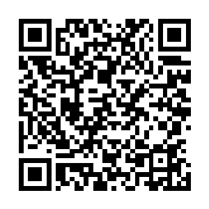 唐森几乎所有的时间都在用现在这种高性能电话的视频功能二维码生成