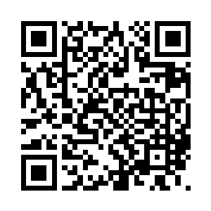 唐玥低头看了下手里这颗透亮的青眼石二维码生成