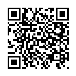 唐玥指着躺在地上挺尸的两名黑衣人二维码生成