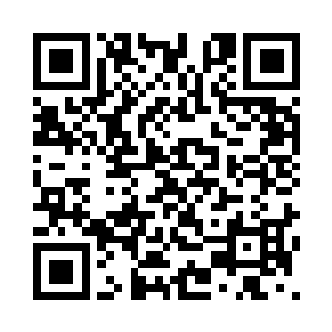 唐玥撕下一条鸡腿在他面前晃了晃二维码生成