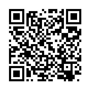 唐芬才满脸无奈看着苏文缓缓坐到对面二维码生成