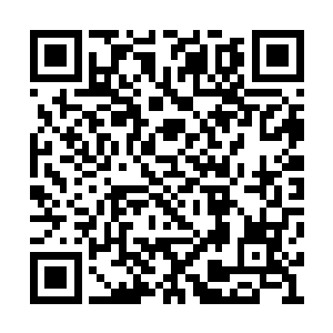 售楼部的刘经理翻看了一下桌上刚刚签好的合同二维码生成