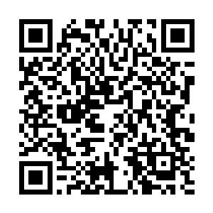 唯一人工痕迹明显的是上首有八张古朴的连体石凿座位二维码生成