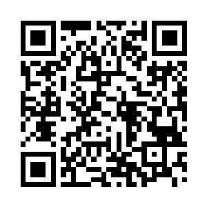 唯一没变的是那个裹着大斗篷走在车前的男人二维码生成