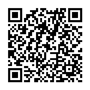 唯一看见的只是他们对着那三个女子温柔的样子二维码生成