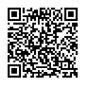 喝着酒吃着菜似乎一点也没意识到自己说了什么二维码生成