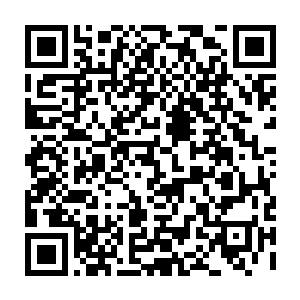 喷涌出来的鲜血已开始由鲜红向暗红转变――他当然不知道这是暴露于空气中二维码生成