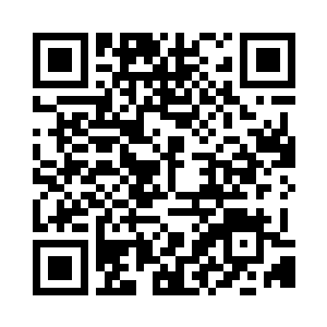 四个荷枪实弹的黑衣大汉围着毒品站成一团二维码生成