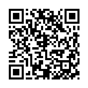 四人和司仪立刻不顾形象地走到方运身后二维码生成