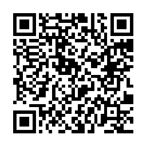 四人这时都在一片漆黑的环境中身不由己地向前运动二维码生成