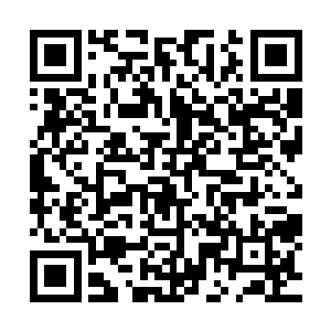 四娘看到站在门口的男子一身玄色衣衫勾勒出颀长伟岸的生形二维码生成