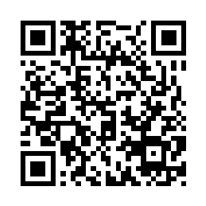 四尺长的一条蛇压在云二矮小的身子上二维码生成