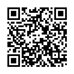 四根柱子支撑着穹顶的宽广大殿内二维码生成