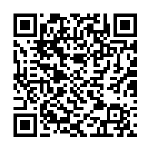 四面八方投来的视线几乎要在她的背上烧出一个洞来二维码生成