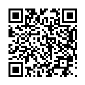 回头专注地看着这打扰他战斗的意外来客二维码生成