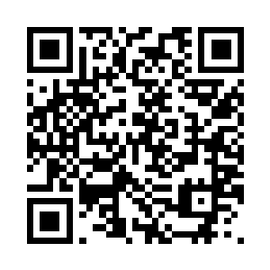 回头观望张天翼正冲着自己微微摇头二维码生成