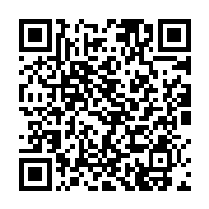 回手直接带上门跟着小姑夫站在门口的一个遮雨台下面二维码生成