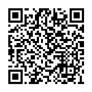 回来的路上看到两个喝醉酒的士兵正在欺负春妮二维码生成