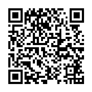 因为与他并肩而行的是四位在这一带有着赫赫威名的黑老大二维码生成