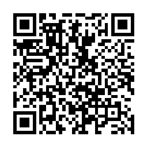 因为他发现田媛媛刚才扔出去的东西并不是正真意义上的钱二维码生成