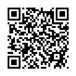 因为他看到了跟在李毅身后的徐冰二维码生成