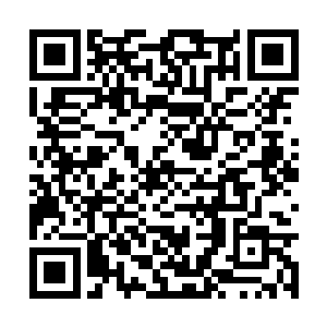 因为他看到那个巨大的金色万字符正处于自己面前二维码生成