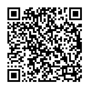 因为他要伸手擦拭的地方正好是马悦轻薄套装难以遮掩的饱满酥胸二维码生成