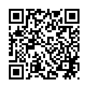 因为刚才那两个已经又把他们坑了二维码生成