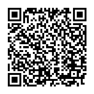 因为她看到郑欣欣递给她的这款羽绒服竟然和冯长天刚才买下的那一件二维码生成