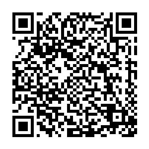 因为那是为现在仍在公司挂名担任董事长的黄达仲的父亲保留的座位二维码生成
