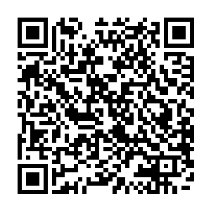 因此不少白人女性来这儿找穿着渔网衣而且身材姣好的乌干达小伙子作陪二维码生成