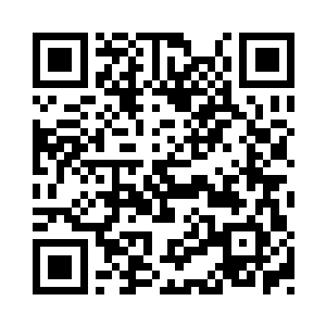 因此在男人粗暴的扒开椅子往这边走的时候二维码生成