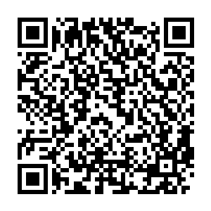 围攻中年男子的四位此刻却是一脸惊愕的望着朝着他们呼啸而来的祖船二维码生成