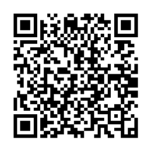 围聚在刀疤男身边冷眼围观的几名混混被这一幕惊呆了二维码生成