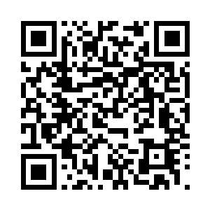 在一条宽阔的走廊里走了大约两分钟二维码生成