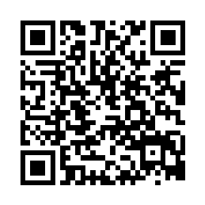 在一栋阁楼走廊上站着的一个青年眯起眼二维码生成