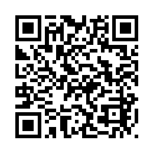 在书桌上的大纸上写下最后一个字二维码生成