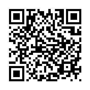 在他们在一个宫殿墙外经过的时候二维码生成