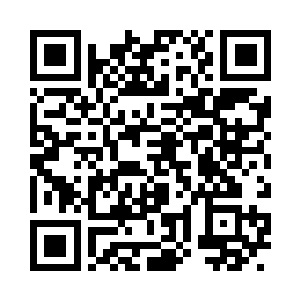 在他们那白爪子上还紧紧的拽着佩刀二维码生成