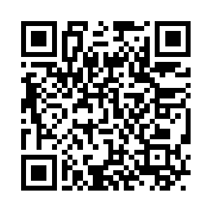 在他们面前洒下不断晃动的斑驳的光影二维码生成